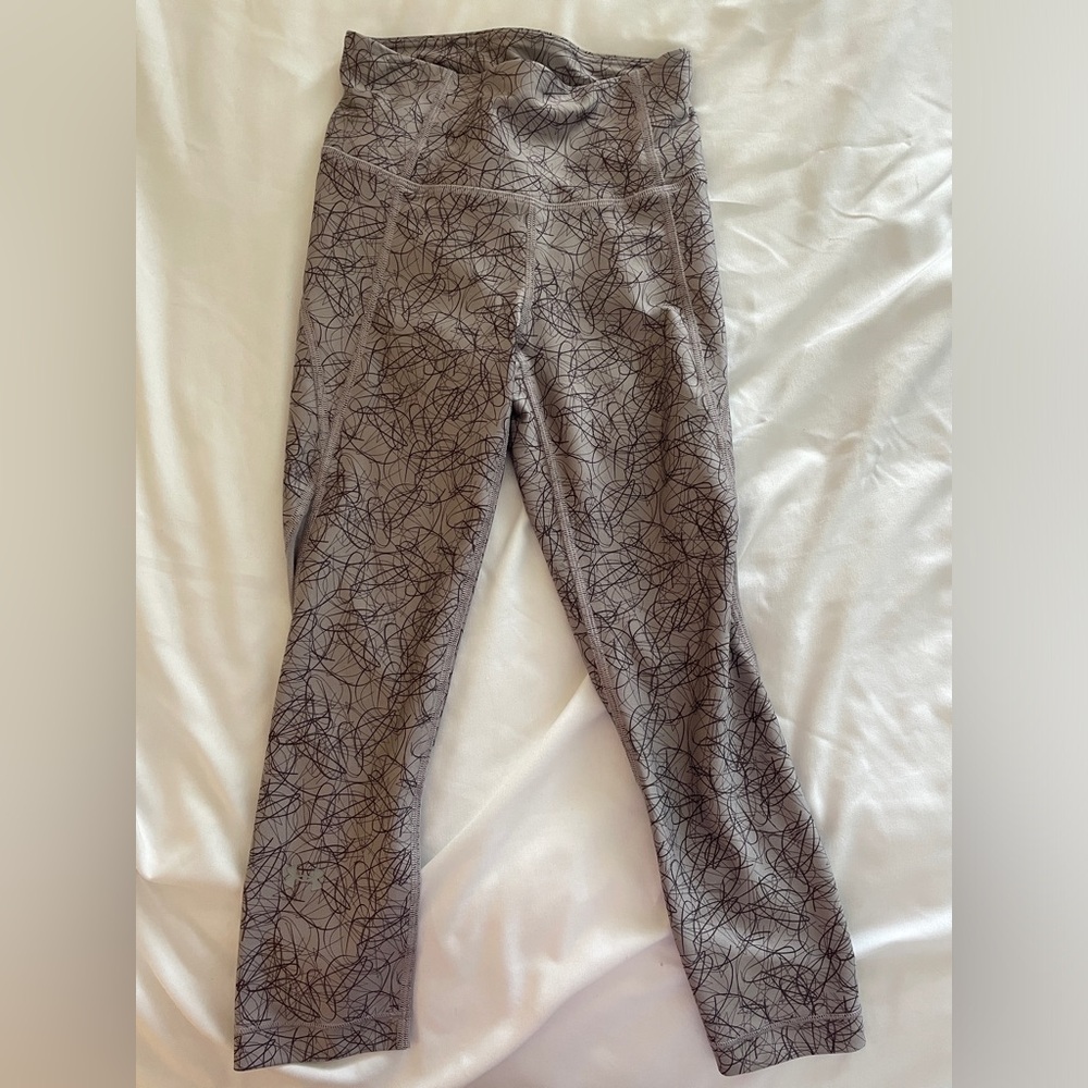 Cute Under Armour Capris Leggings with Mesh!